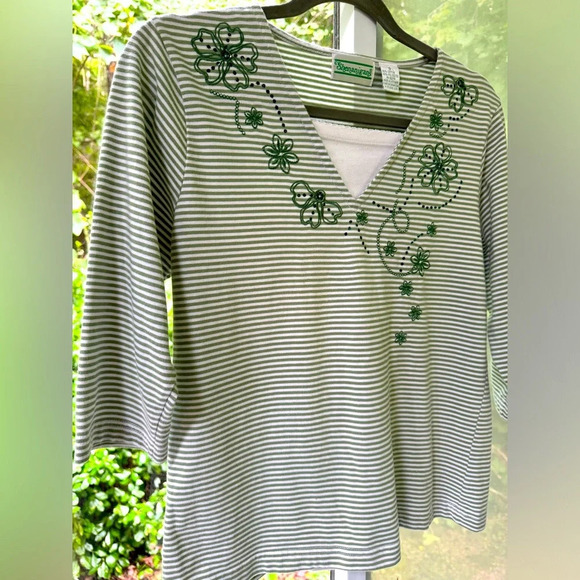 Shenanigans 6 Green & White top w/Embroidery & Sequins below a white V-neck - Picture 5 of 12